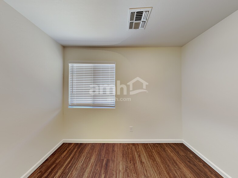 Building Photo - 1417 W Belmont Red Trail