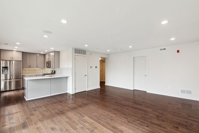 Building Photo - Luxury 2BD/2BA| Bella Vista Apartment
