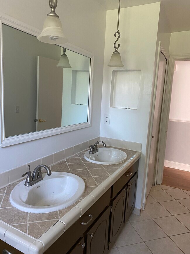 Building Photo - 44144 Saltz Rd