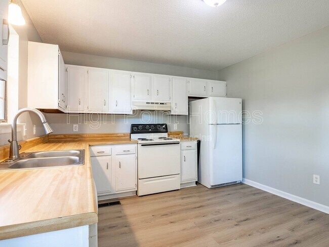 Building Photo - 388 Smitherman Rd
