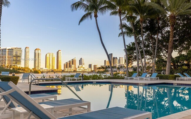 Building Photo - 3255 NE 184th St