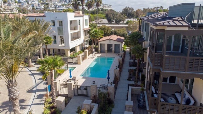 Building Photo - 321 Doheny Way