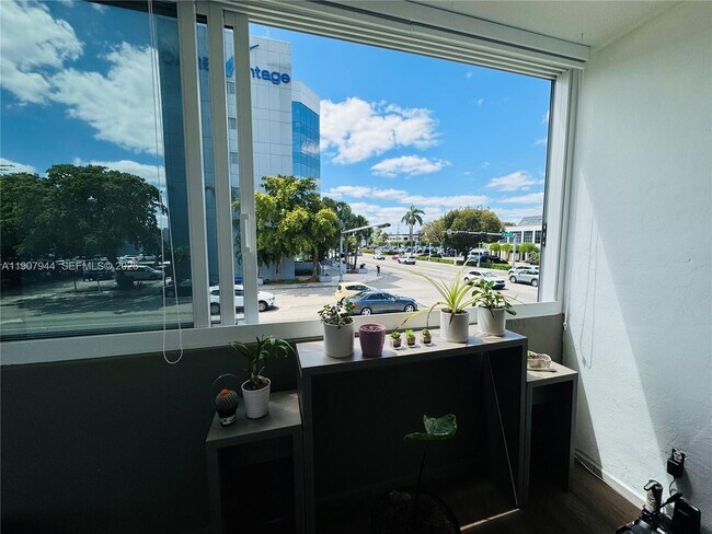 Building Photo - 1555 W 44th Pl