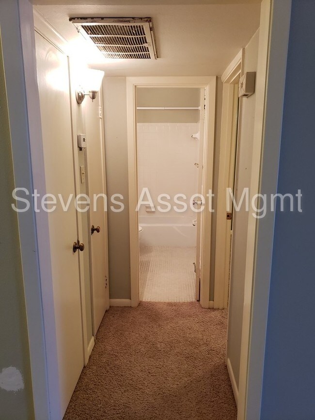 Building Photo - *REDUCED *ADORABLE 1/1 CONDO FAIRFIELD OAKS*