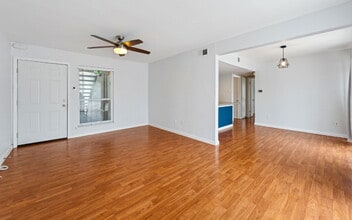 Building Photo - Clean & Bright Gated 1BR Near Downtown Austin