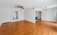 Building Photo - Clean & Bright Gated 1BR Near Downtown Austin