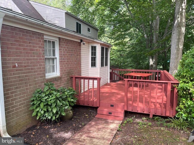 Building Photo - 6803 Dante Ct
