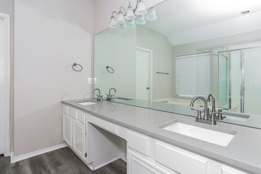 Building Photo - 2616 Lonesome Oak Dr