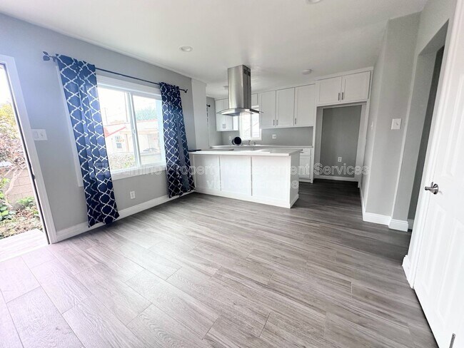 Building Photo - 3367 Walnut St