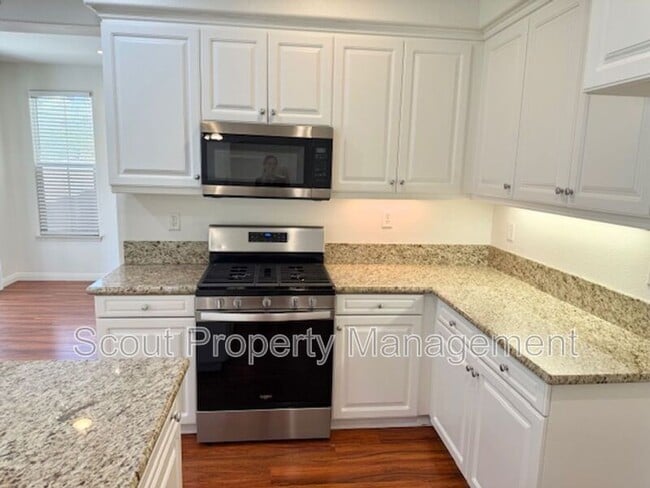 Building Photo - 39877 Worthington Pl