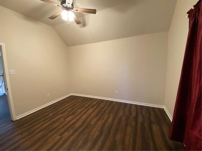 Building Photo - 8811 Glen Canyon Dr