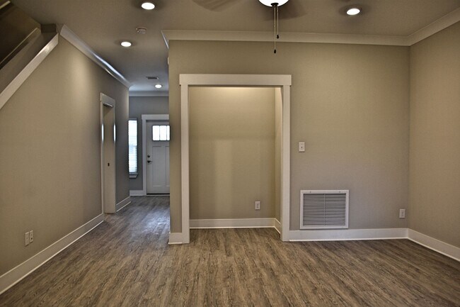 Building Photo - Brand New Garage Unit at the Verandas at Freeport