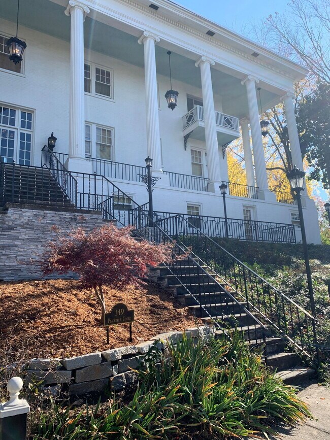 Building Photo - 169 Peachtree Cir NE