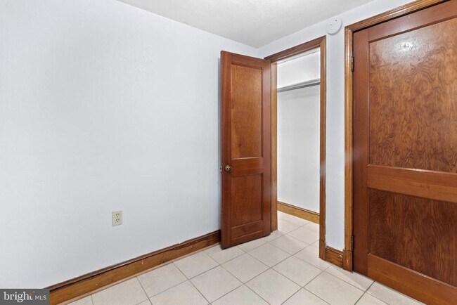 Building Photo - 1 S Cherry Grove Ave