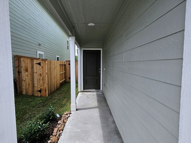 Building Photo - 21431 Carosella Dr