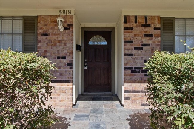 Building Photo - 5818 Silver Frst Dr
