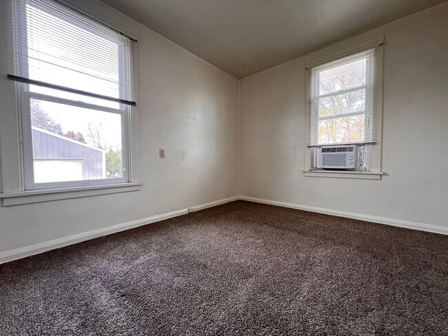 Building Photo - e2607