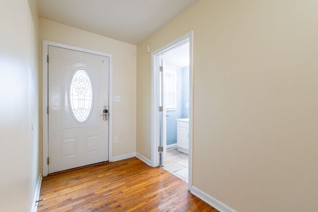 Building Photo - 4-Bedroom Rental in Prime Hapeville Location