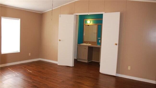 Building Photo - 122 Blue Flame Rd