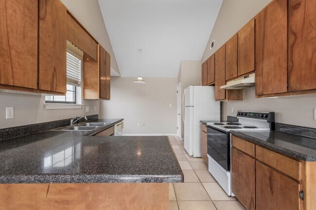 Building Photo - Charming 3BR/2BA with Fenced Yard & Commun...