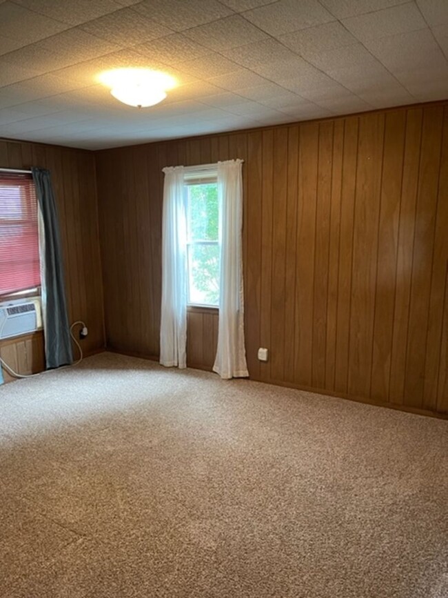 Building Photo - 2 Bedroom / 1 Bath  Home Kingsport, TN