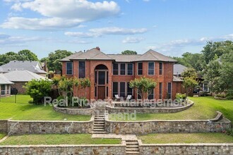 Building Photo - 618 Knollwood Dr