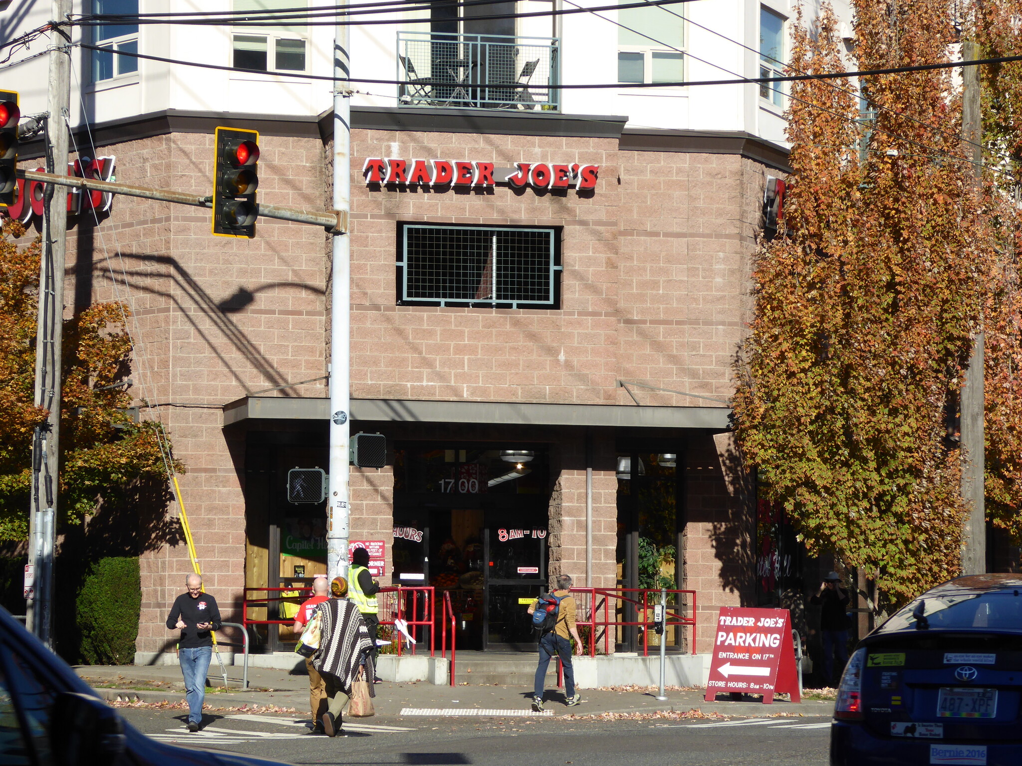Building Photo - 1221 E Olive St