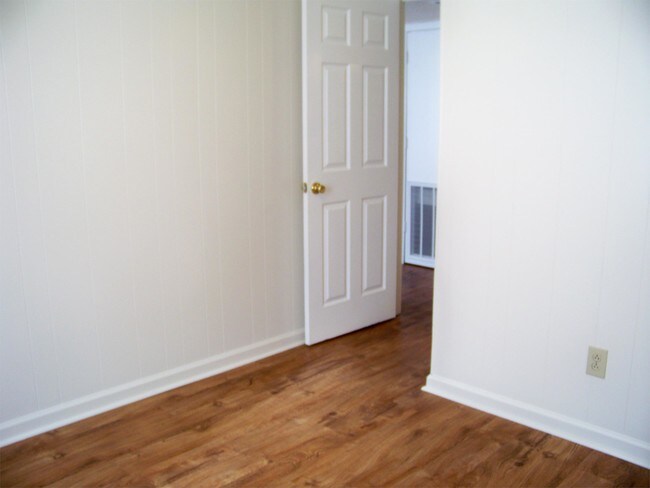 Building Photo - 210 Shipman Rd