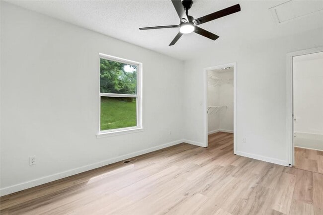 Building Photo - 802 Notre Dame Dr