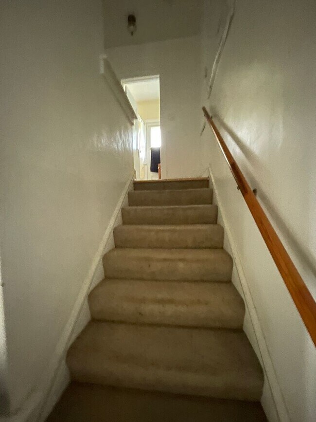 Building Photo - 2021-2023 E 6th St