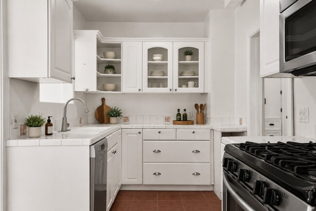 Building Photo - 4740 W Mountain View Dr