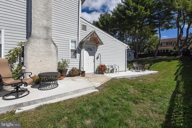 Building Photo - 127 Lark Dr