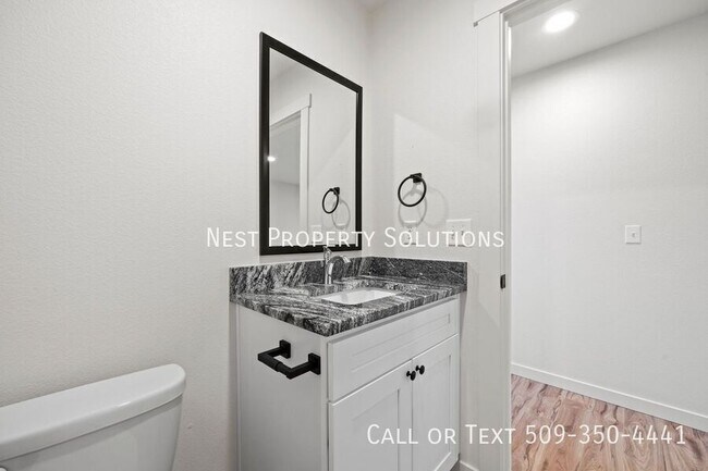 Building Photo - 215 W 1st St