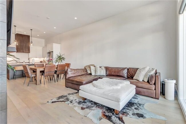 Building Photo - 580 Heatherden Ave