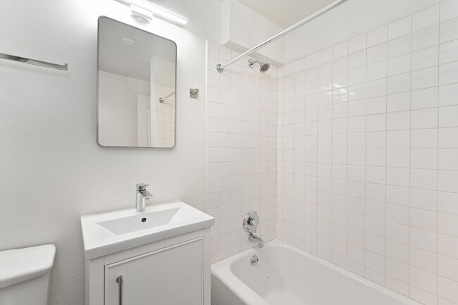 Building Photo - 1Bd / 1Ba near Greenlake and Phinney Ridge...
