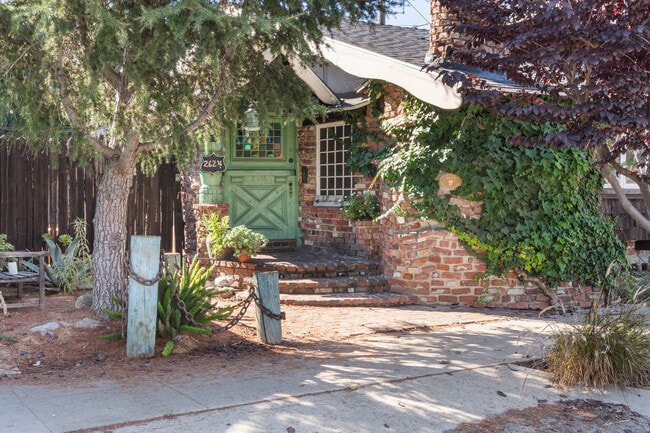 Building Photo - 2624 E 8th St