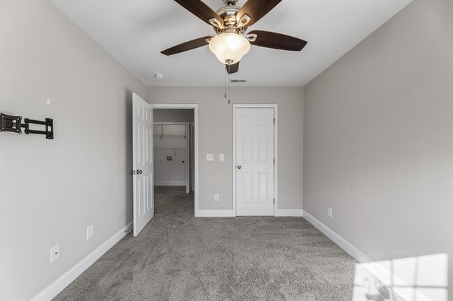 Building Photo - Stonebay Townhome
