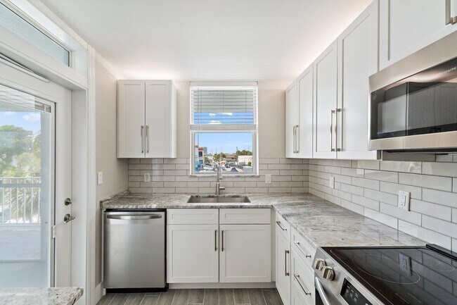 Building Photo - 108 Paradise Harbour Blvd