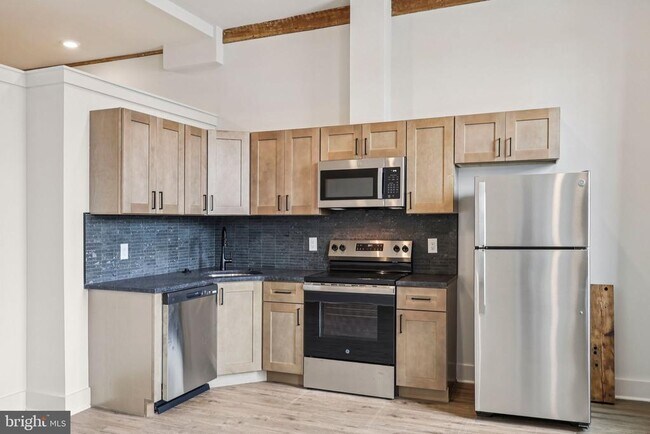 Building Photo - 201 Leverington Ave