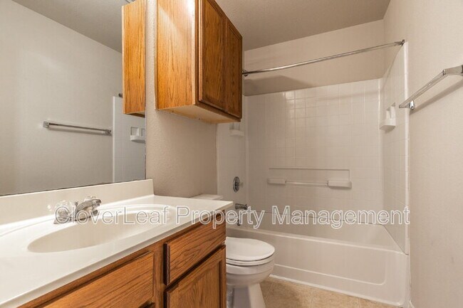 Building Photo - 104 Rattlesnake Way