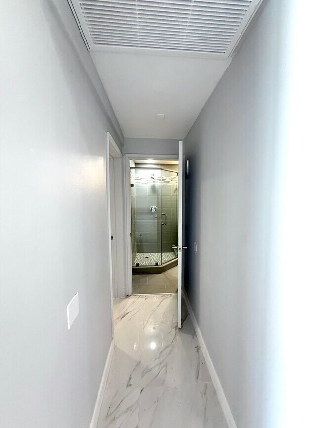 Building Photo - 17112 Ceredo Pl