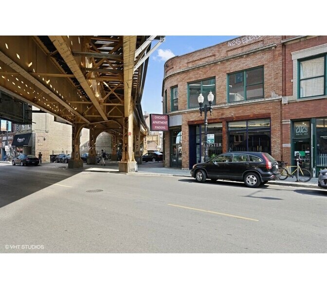 Building Photo - 2025 W North Ave