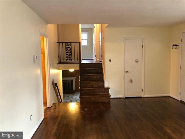 Building Photo - 3532 Queen Anne Dr