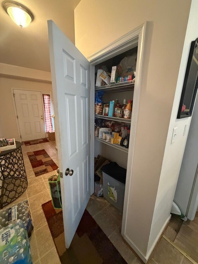 Building Photo - 3 Bdrm/2.5 Bth Home Located Close to I-95