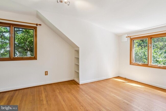 Building Photo - 9311 Adelaide Dr