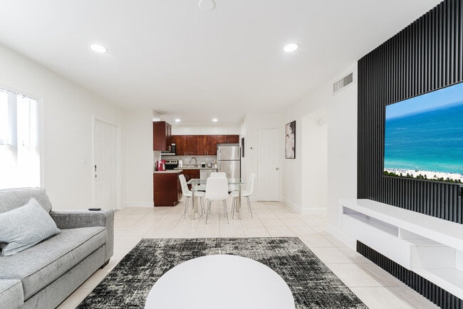 Building Photo - 1800 NW 4th Ave