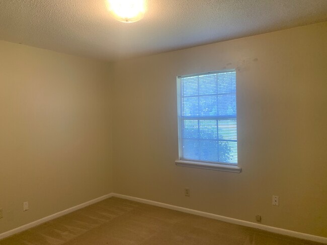 Building Photo - 522 Ashmore Rd