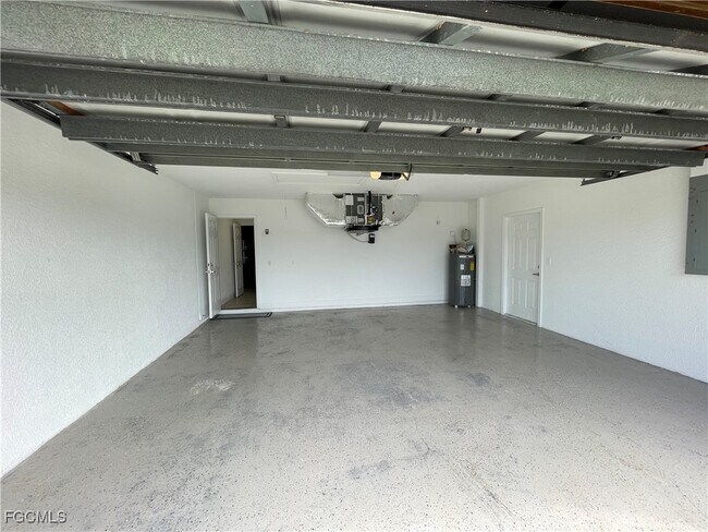 Building Photo - 609 SW 43rd Ln