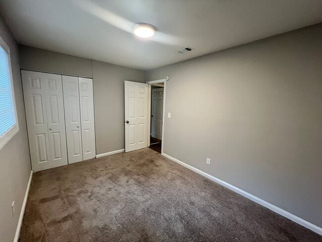Building Photo - New to the Market!