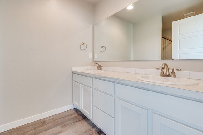 Building Photo - Roe Street Townhomes